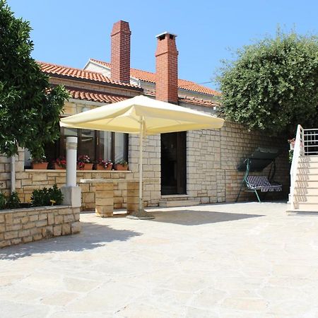 Apartment Antica Supetar Buitenkant foto